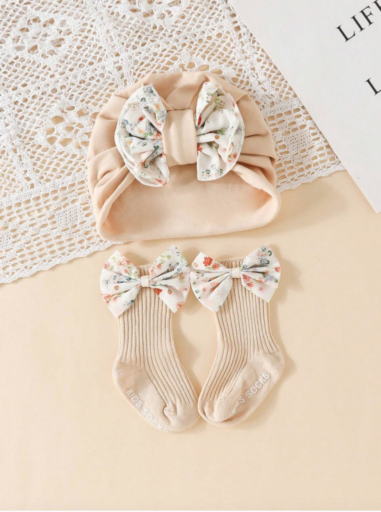 elegantni bebi set, čarape s mašnama, pamučni turban za bebe, protuklizne čarape za bebe, bebi moda, poklon za krštenje, bebi odjeća, visokokvalitetni bebi proizvodi, elegantna bebi garderoba, funkcionalna bebi odjeća