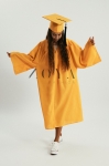 maturalna toga, žuta maturalna toga, kapa za maturante, svečana odjeća za maturu, akademska odjeća, završna svečanost, toga i kapa, svečani komplet