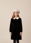 Beret u bež nijansi uz kaputić i šal – jesensko-proljetni styling