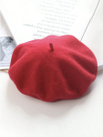 Styling: crveni beret Paris Charm uz camel kaput, dječja moda