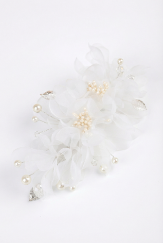 Bijela elegantna ukosnica za kosu za djevojčice Cvijet - profinjeni dodatak za svečane trenutke