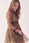 Haljina Holly s leopard uzorkom – rukav od tila i nabrani pojas, snimak sa strane